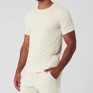 Unopened ALO Yoga Conquer Reform Crewneck Short Sleeve - Mens Large